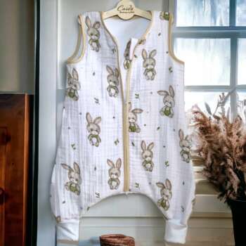 Muślinowy Śpiworek z nogawkami -wzór- Króliczki Beżowe