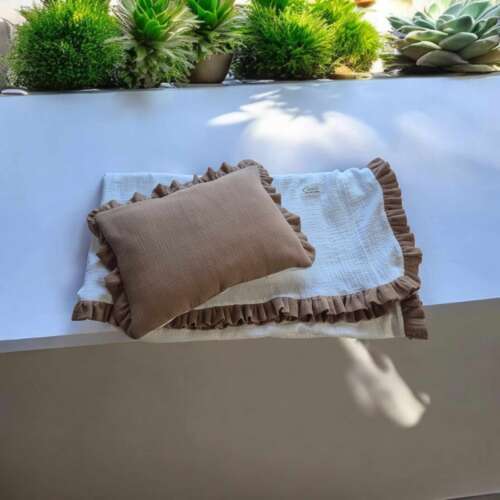 Kocyk/otulacz z podusią lub bez-wzór Biało-beżowy ,Falbany