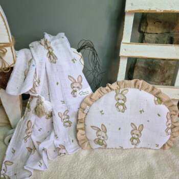 Kocyk/otulacz z podusią lub bez-wzór Króliczki beżowe